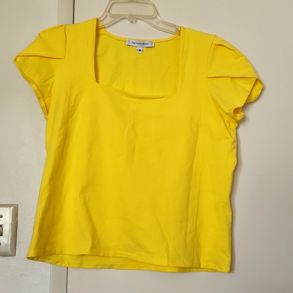 Yellow top size M